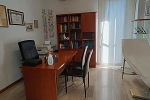 Stanza ammobiliata ambulatorio medico