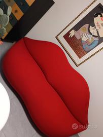 divano bocca rosso