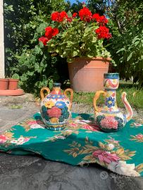 Coppia di anfore decorate