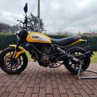 Ducati Scrambler 800 ICON Gialla