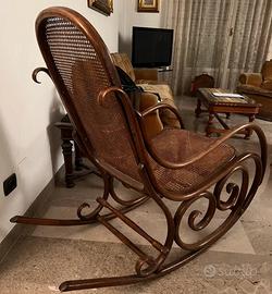 Sedia a dondolo in legno