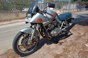 Suzuki GSX 750 Katana