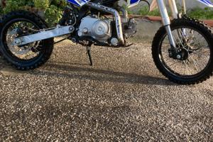 Pit bike