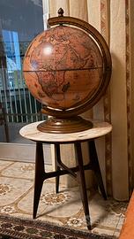 tavolino antico compreso di mappamondo