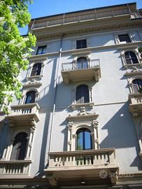 Scrivania in agenzia immobiliare