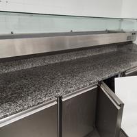 Tavolo refrigerato pizzeria + piatti + bicchieri