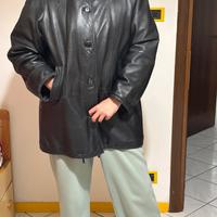 Giacca di pelle con vera pelliccia sul cappuccio