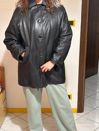 Giacca di pelle con vera pelliccia sul cappuccio