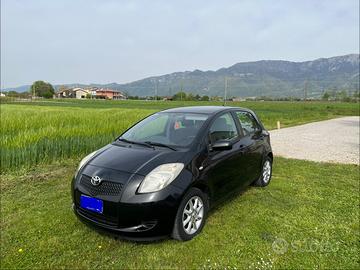 TOYOTA YARIS 1.0 5 porte  2007, OK per NEOPATENTAT