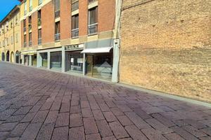 NEGOZIO A PIACENZA