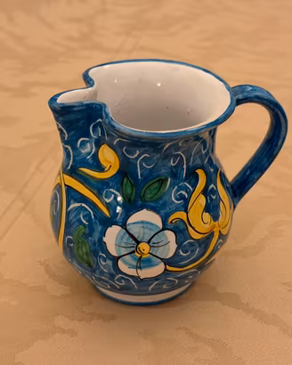 Brocca in ceramica di Caltagirone
