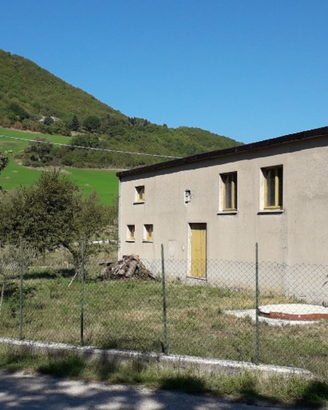 Fabbricato uso capannone o abitazione
