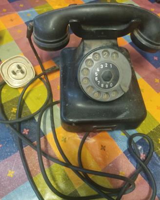 Telefono nero, tipico.