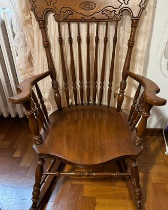 Sedia a Donndolo in legno intagliato