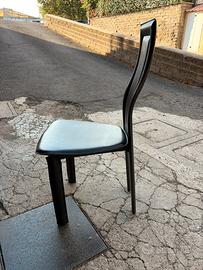 Sedia da pranzo moderna in ecopelle scura