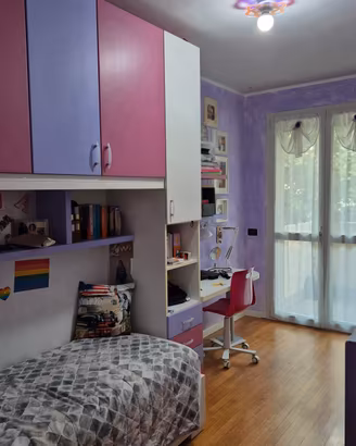 cameretta con letto contenitore 
