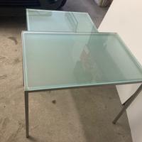 Tavolini (coppia) in acciaio e cristallo.