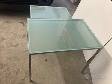 Tavolini (coppia) in acciaio e cristallo.