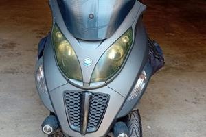 Piaggio MP3 500