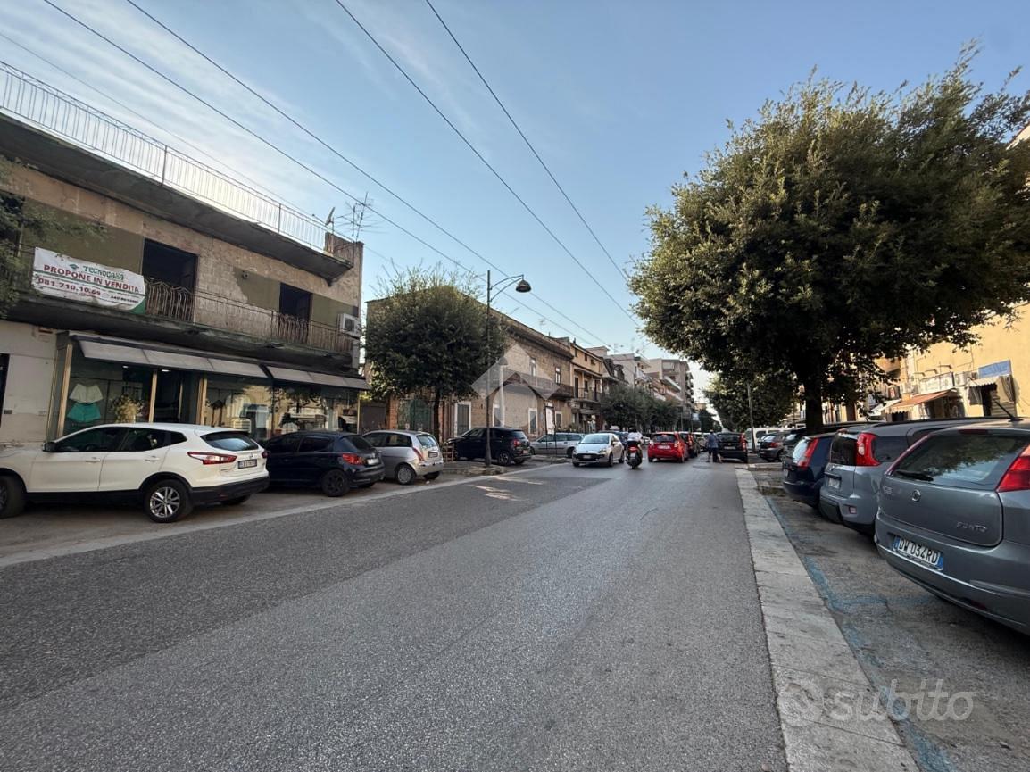 NEGOZIO A MELITO DI NAPOLI - Vista 3