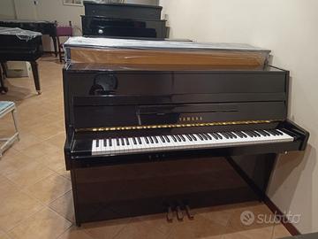 Pianoforte verticale Yamaha C108 Silent nero lucid