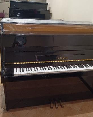 Pianoforte verticale Yamaha C108 Silent nero lucid
