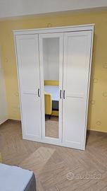 armadio con cassettiera e comodini 