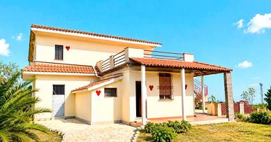 Villa panoramica con terreno