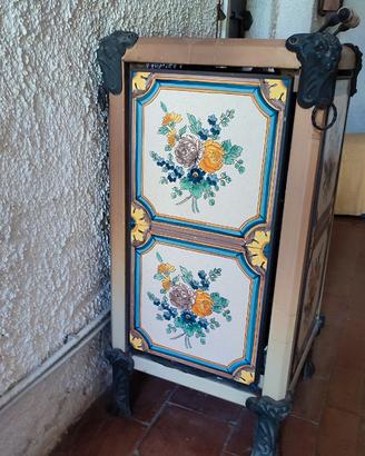 Stufa a legna Castelmonte in maiolica