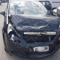 Opel corsa incidentata 2011