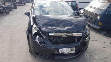 Opel corsa incidentata 2011