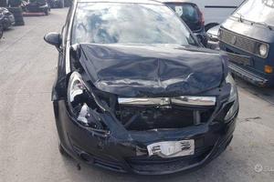 Opel corsa incidentata 2011
