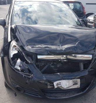 Opel corsa incidentata 2011