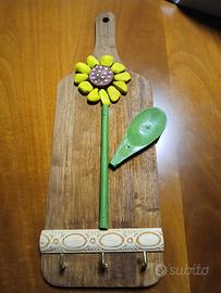 tagliere artigianale in legno con girasole 