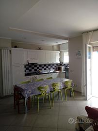Attico trilocale a 100 mt dal mare zona stazione