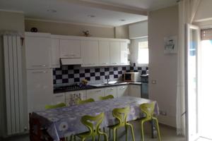 Attico trilocale a 100 mt dal mare zona stazione