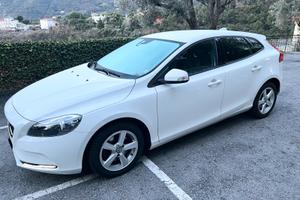 Volvo v40 2D anno 2016 con 140.000 Km