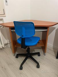 Scrivania ad angolo con sedia