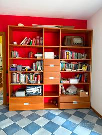 Libreria con tavolo