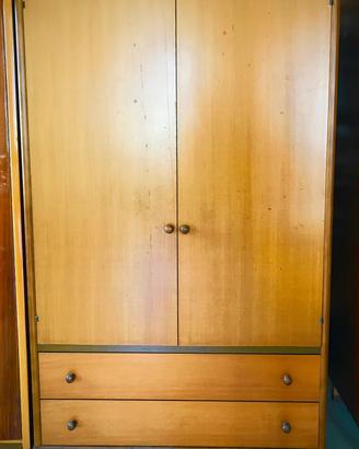 Armadio in legno noce chiaro