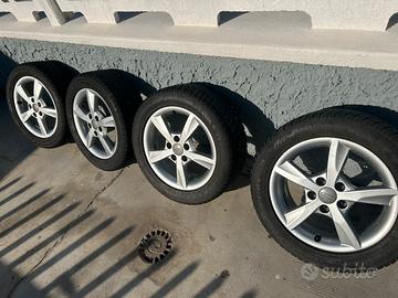 Treno di gomme invernali con cerchi da 16 pollici