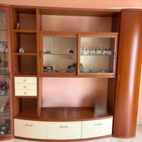 Arredo parete attrezzata.