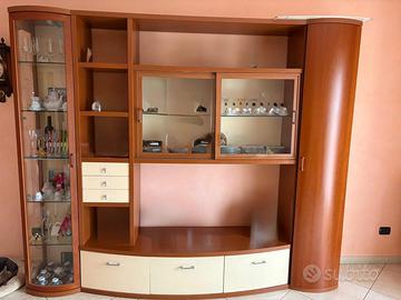 Arredo parete attrezzata.