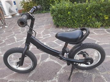 bicicletta equilibrio bambino/a