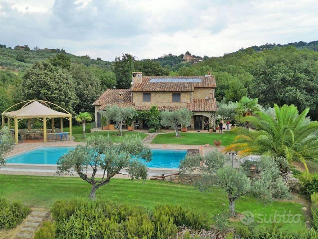 Rustico / Casale di 850 m² con più di 5 locali e b - Vista 2