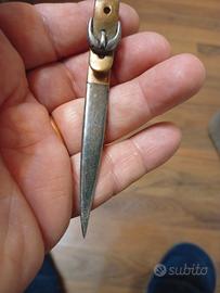 ferma soldi in argento e bronzo vintage.