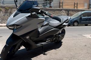 Yamaha tmax 560