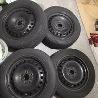 4 cerchi con pneumatici invernali Ford
