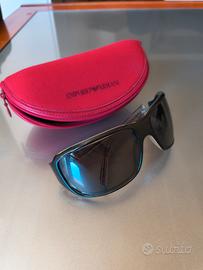 Occhiali da sole Emporio Armani curvi