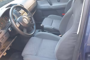 VOLKSVAGEN POLO